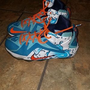 Nike Lebron 12 basketball Boys youth size 6